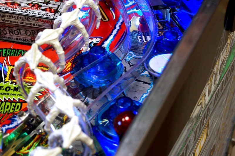 Bally Buy SCARED STIFF Pinball Machine Online pinball machine