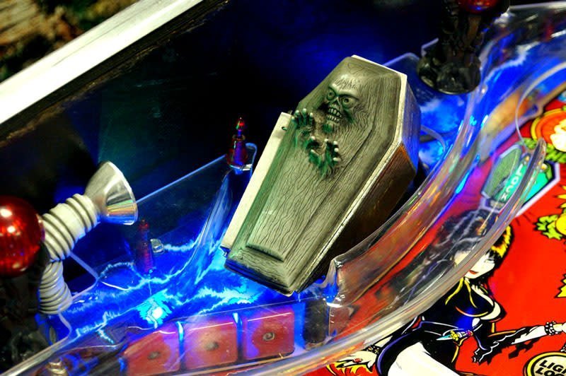Bally Buy SCARED STIFF Pinball Machine Online pinball machine