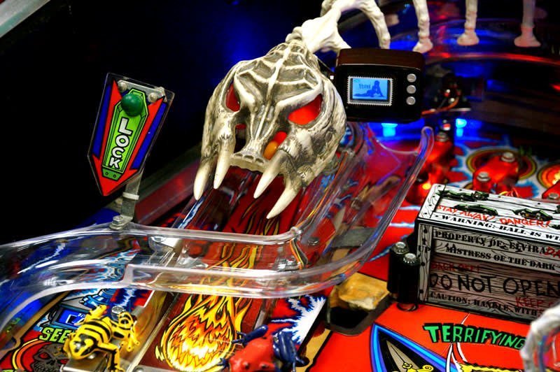 Bally Buy SCARED STIFF Pinball Machine Online pinball machine