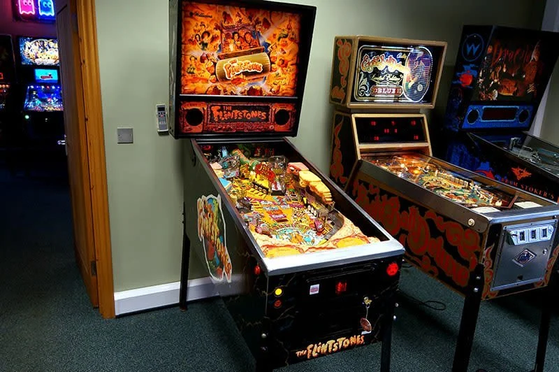 Williams Flintstones Pinball Machine by Williams