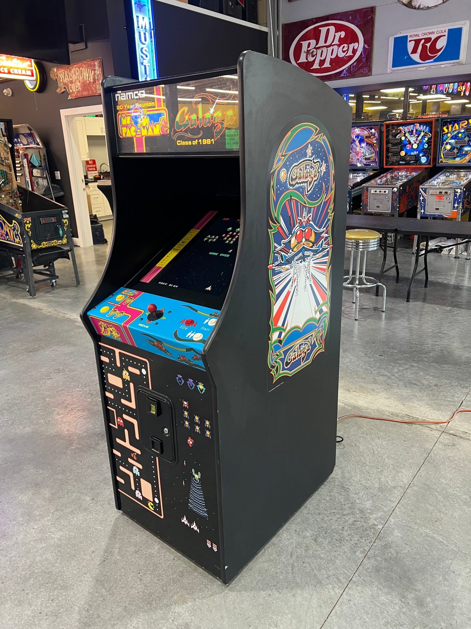 Ms Pac-Man Galaga Reunion Arcade Class of 1981 Game (also plays PAC-MAN) - Original VERY NICE Cabinet - Works 100% Flat Screen BEAUTIFUL GAME!!!