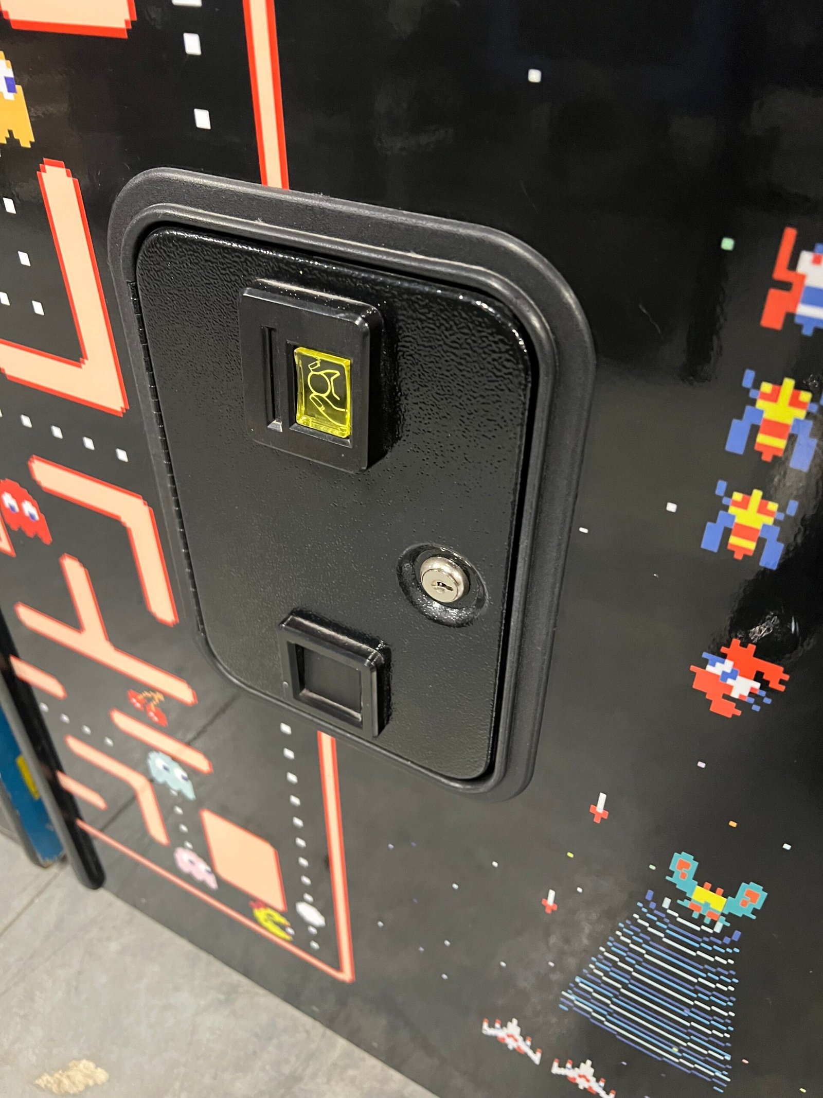 Ms Pac-Man Galaga Reunion Arcade Class of 1981 Game (also plays PAC-MAN) - Original VERY NICE Cabinet - Works 100% Flat Screen BEAUTIFUL GAME!!!