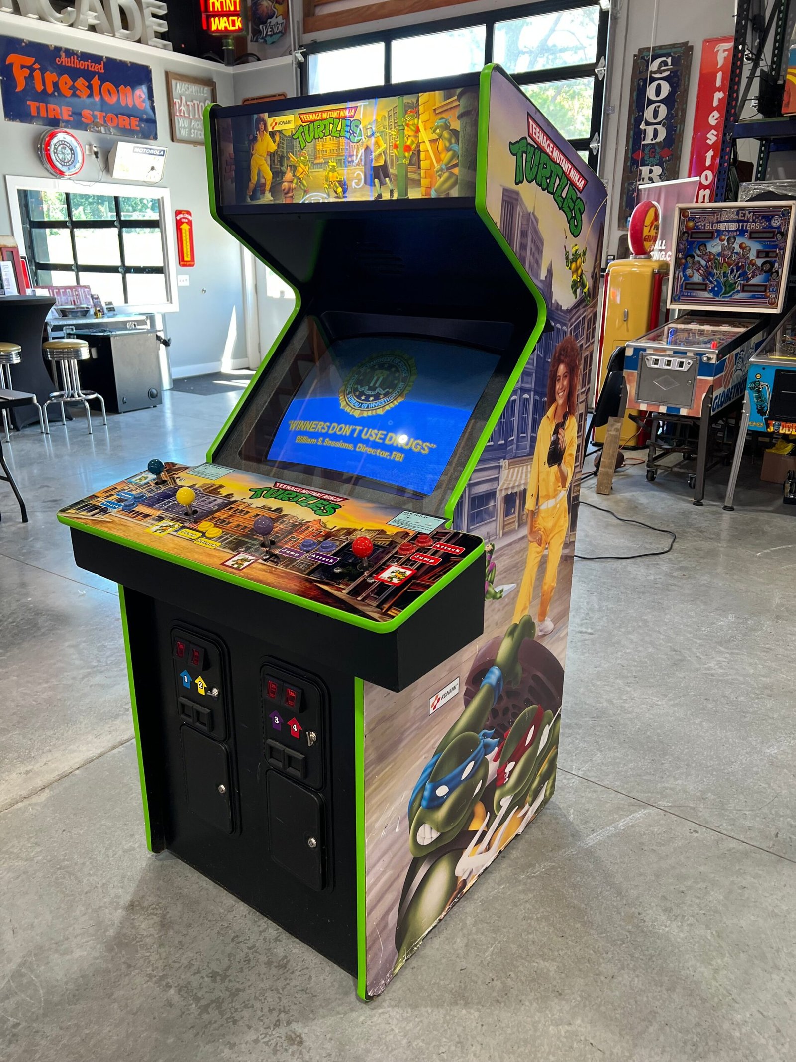 konami TEENAGE MUTANT NINJA TURTLES - 4 PLAYER - The OG -  Konami Arcade Game! ORIGINAL! Good Looking Arcade Cabinet - TMNT- TNT - Working Great!