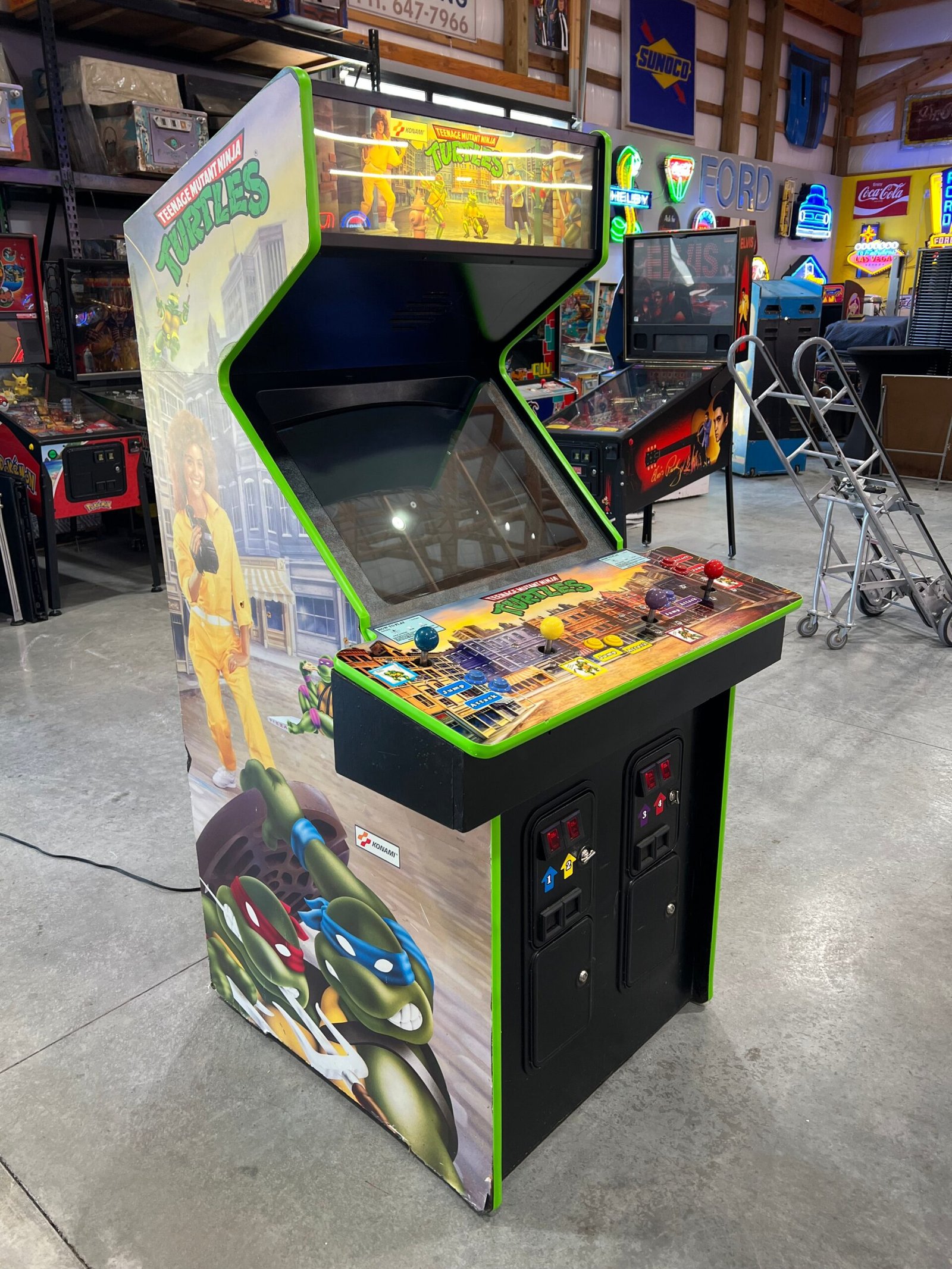 TEENAGE MUTANT NINJA TURTLES - 4 PLAYER - The OG - Konami Arcade Game! ORIGINAL! Good Looking Arcade Cabinet - TMNT- TNT - Working Great!