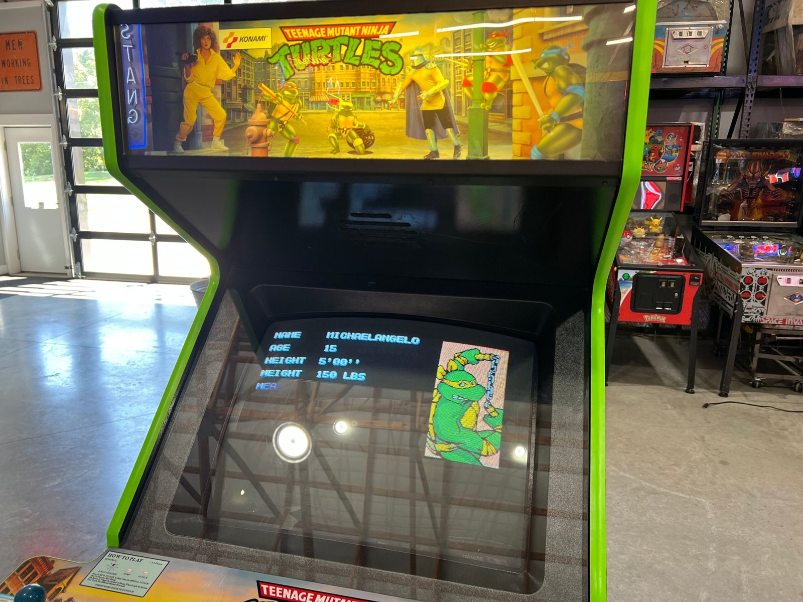 TEENAGE MUTANT NINJA TURTLES - 4 PLAYER - The OG - Konami Arcade Game! ORIGINAL! Good Looking Arcade Cabinet - TMNT- TNT - Working Great!