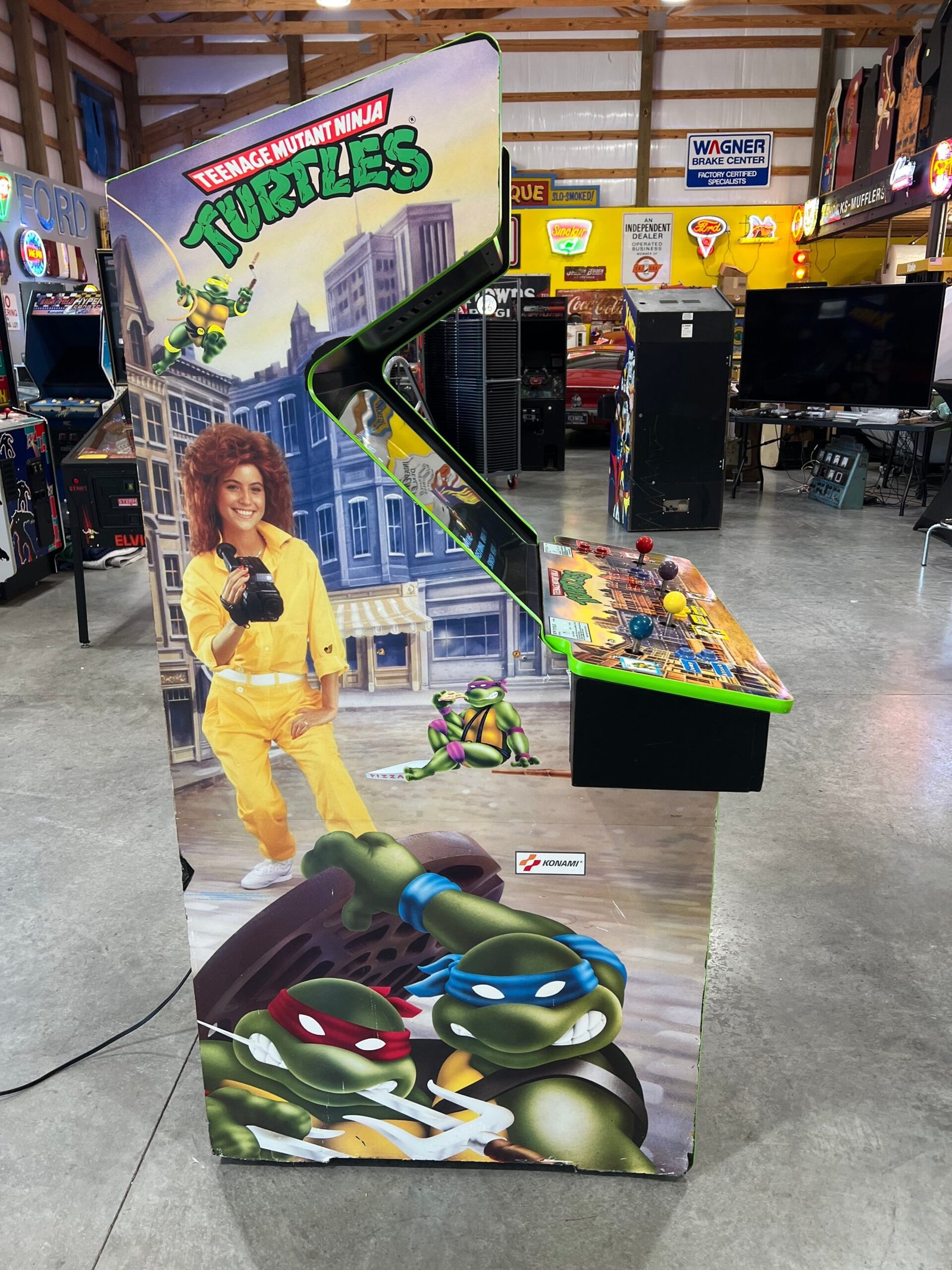 TEENAGE MUTANT NINJA TURTLES - 4 PLAYER - The OG - Konami Arcade Game! ORIGINAL! Good Looking Arcade Cabinet - TMNT- TNT - Working Great!