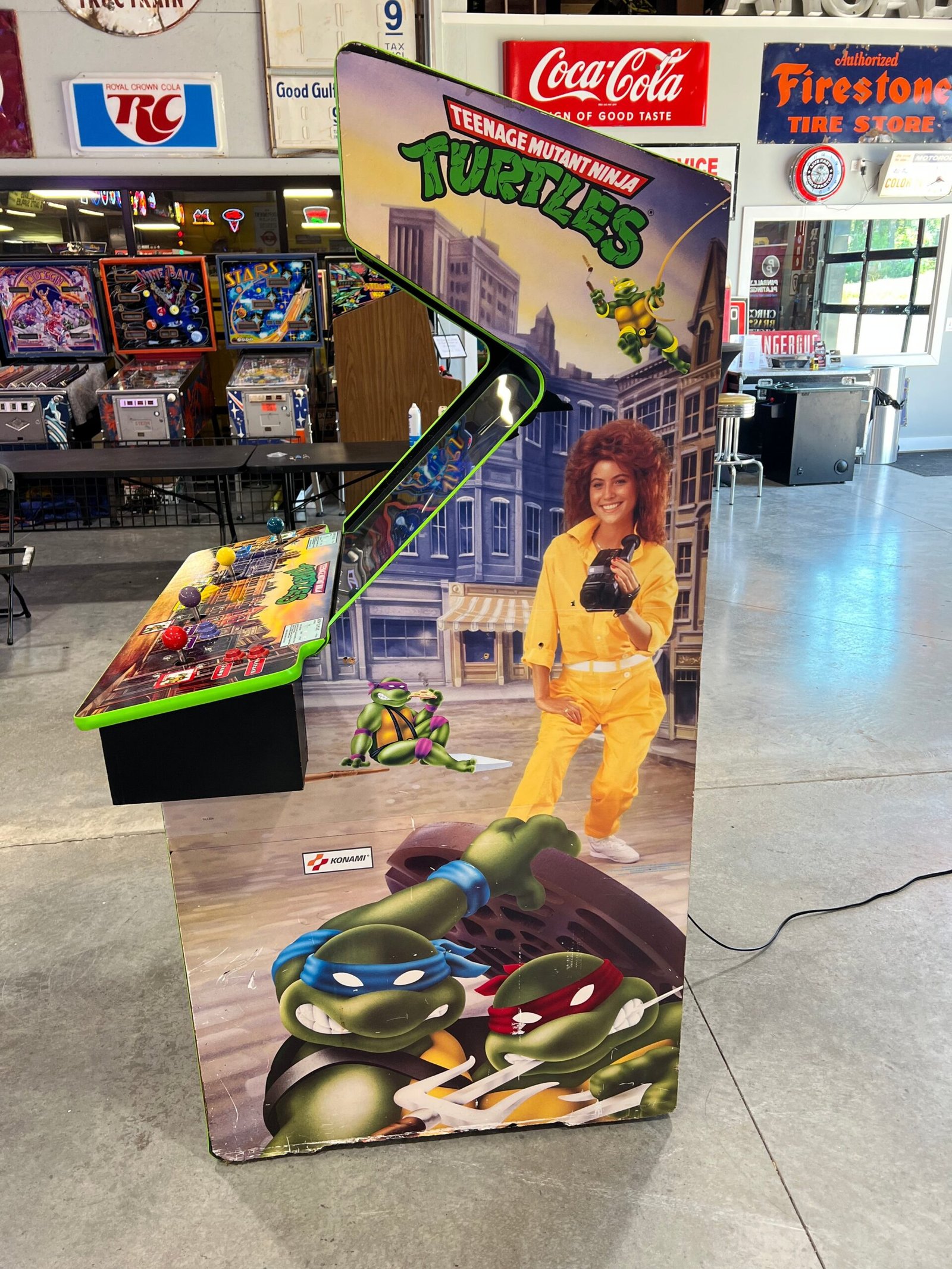 TEENAGE MUTANT NINJA TURTLES - 4 PLAYER - The OG - Konami Arcade Game! ORIGINAL! Good Looking Arcade Cabinet - TMNT- TNT - Working Great!