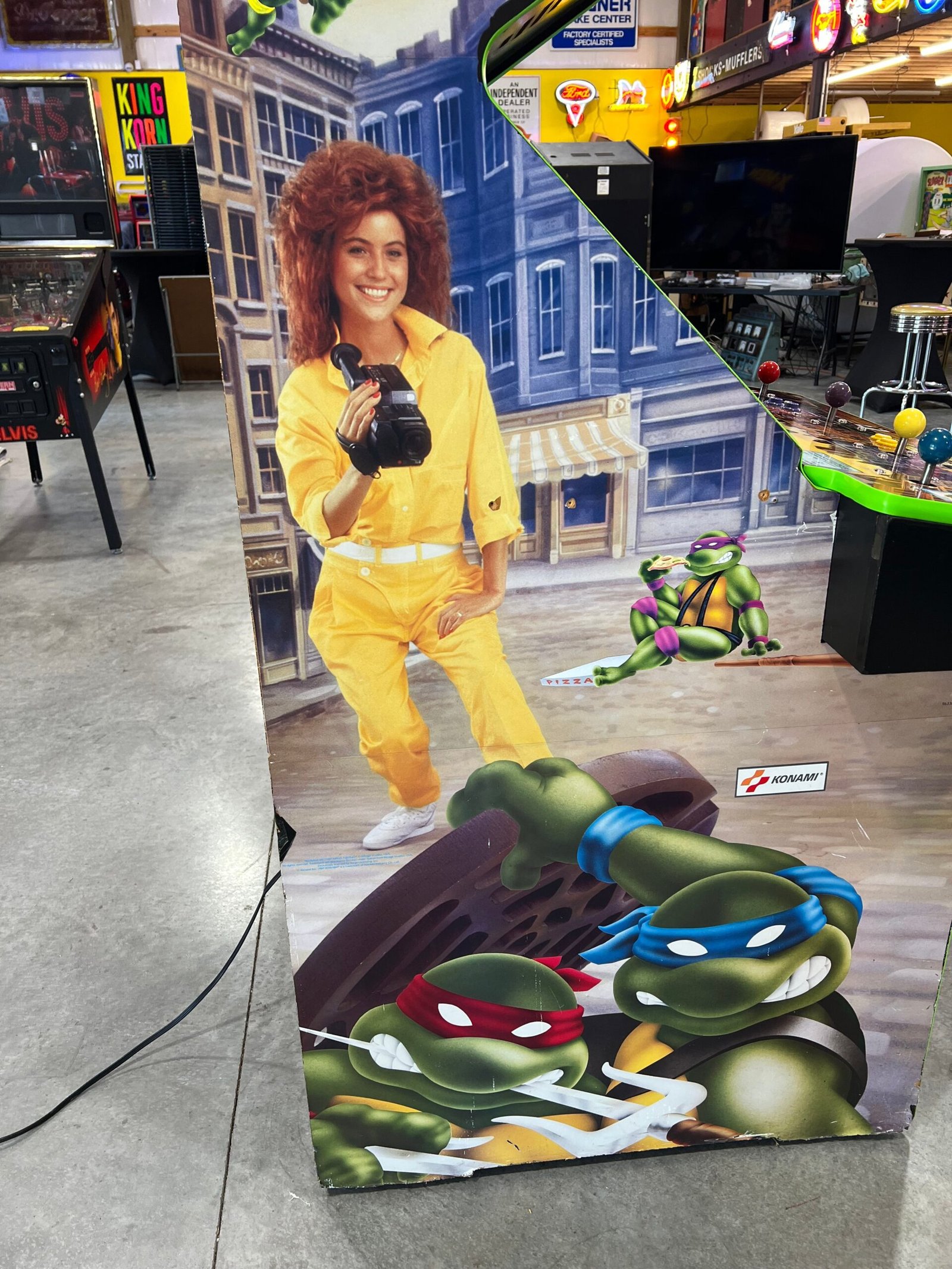 TEENAGE MUTANT NINJA TURTLES - 4 PLAYER - The OG - Konami Arcade Game! ORIGINAL! Good Looking Arcade Cabinet - TMNT- TNT - Working Great!
