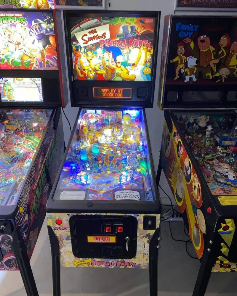 Stern The Simpsons Pinball Party Pinball Machine by Stern