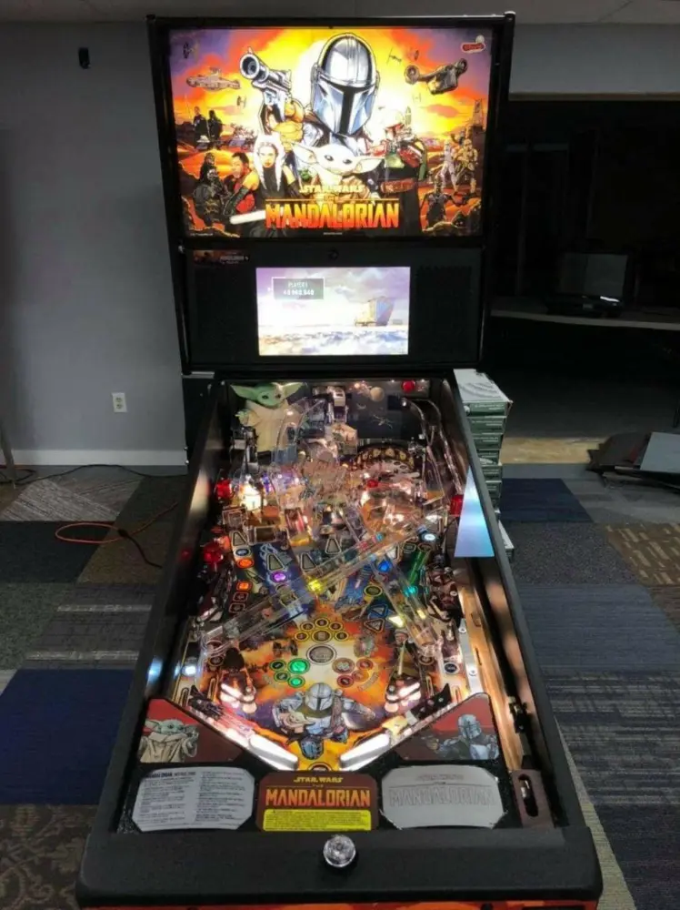 Stern The Mandalorian Pro Pinball Machine by Stern